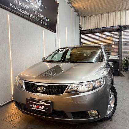 KIA CERATO 1.6 EX3 SEDAN 16V GASOLINA 4P MANUAL KIA CERATO 1.6 EX3 SEDAN 16V GASOLINA 4P MANUAL